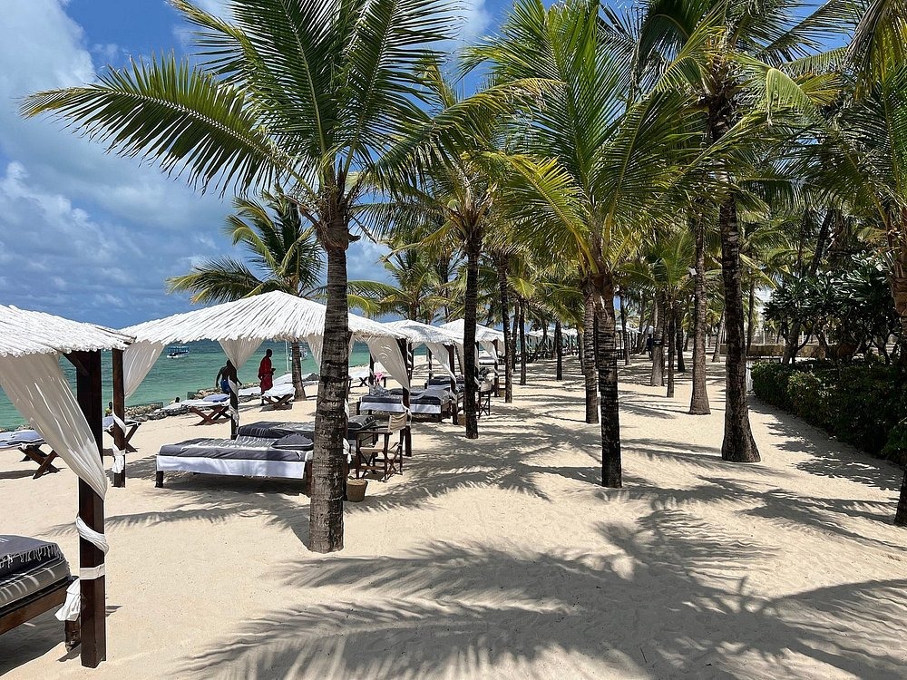 Billionare Beach Front Apartments image 17